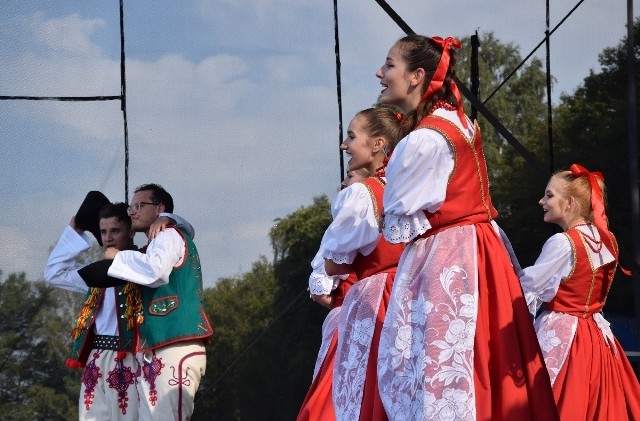 Zespół Pieśni i Tańca "Rzgowianie" jest jedynym zespołem folklorystycznym działającym w gminie Rzgów.