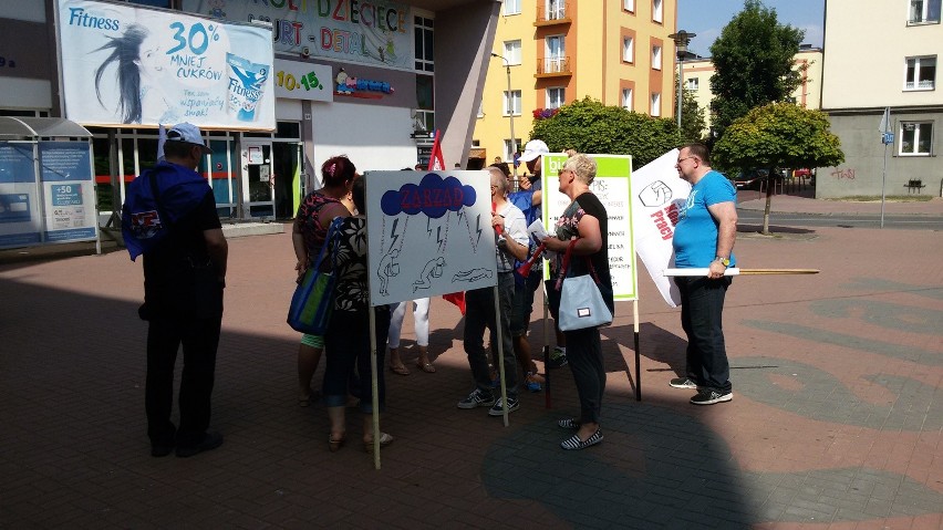 Pikiety związkowców pod marketami Tesco w Częstochowie