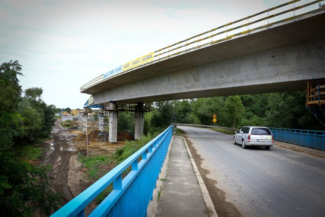 Budowa obwodnicy Leśnicy. Most nad mostem nad Bystrzycą, wrzesień 2016