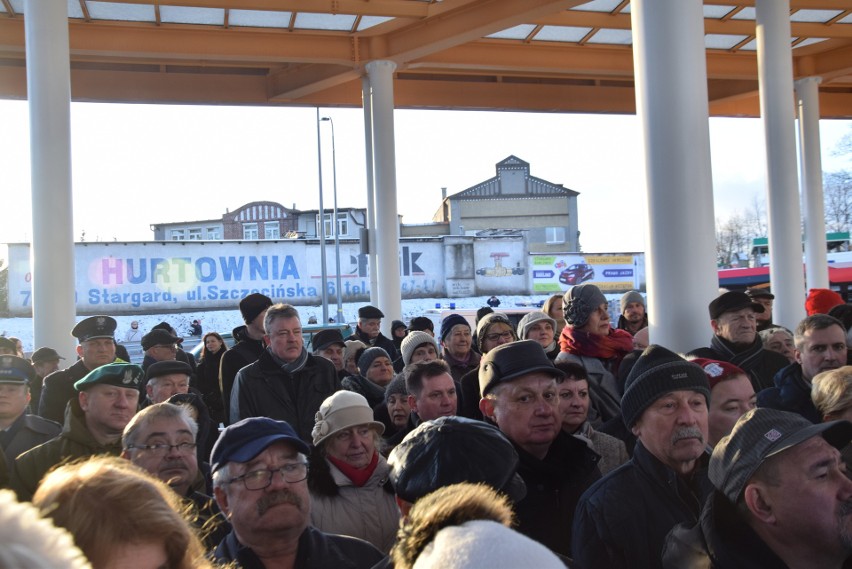 Odsłonięcie płyty pamiątkowej w hołdzie dla Sławomira Pajora w Zintegrowanym Centrum Przesiadkowym [ZDJĘCIA]