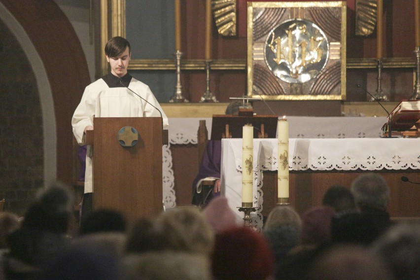 Środa Popielcowa w kościele Mariackim w Słupsku.