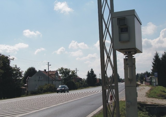 Można kupić m.in. ten maszt i obudowę fotoradaru, stojące przy drodze krajowej 77 w Duńkowicach pod Przemyślem.