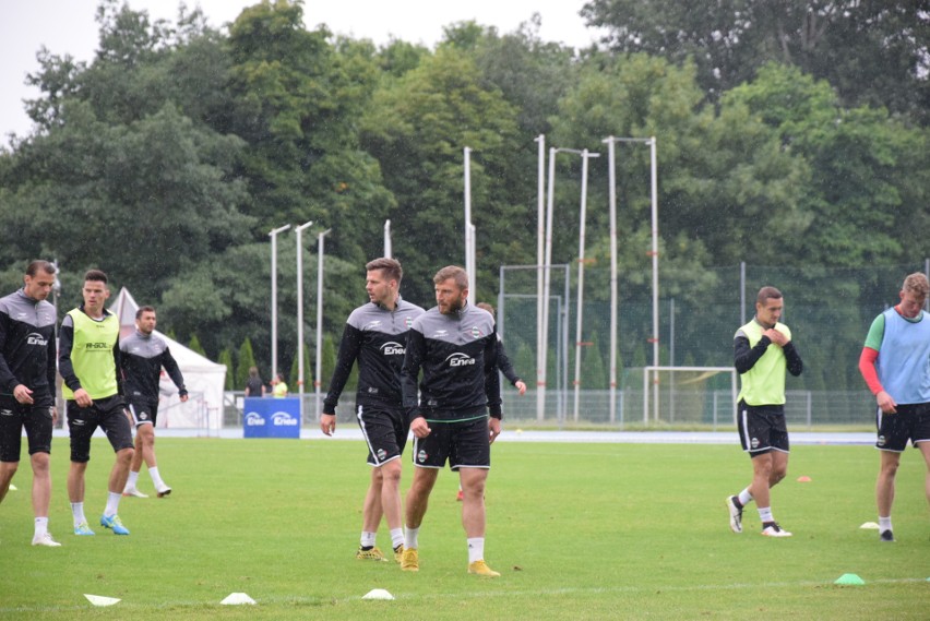 Sobotni trening piłkarzy Radomiaka radom przed niedzielnym meczem z Olimpią Grudziądz. Portugalczyk odesłany do domu [ZDJĘCIA]