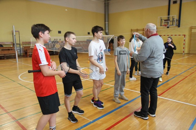 Dziewczęta i chłopcy (roczniki 2008-2009) z Chełmna rywalizowali w badmintonie