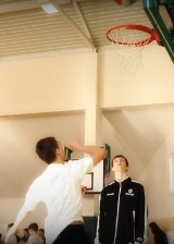 Koszykarze Energi Czarnych odwiedzili uczniów w szkole w Starym Jarosławiu (wideo)