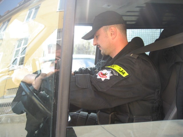 W czasie patrolu mł. asp. Waldemar Bakowicz z Powiatowej Komendy Policji w Strzelcach.