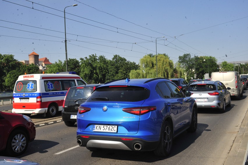 Kraków. Paraliż i korki na południu miasta. Kumulacja remontów, a za chwilę tramwaje nie pojadą Kapelanką