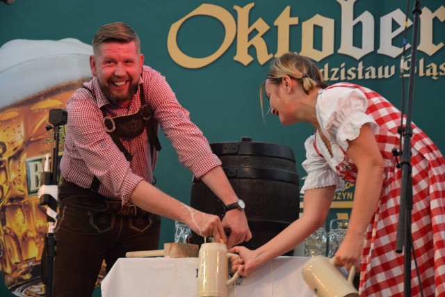 Mieczysław Kieca odszpuntował beczkę z piwem na Oktoberfeście w Wodzisławiu Śl.