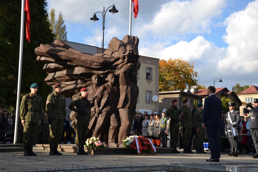 Prezydent Andrzej Duda złożył wieniec pod Pomnikiem...