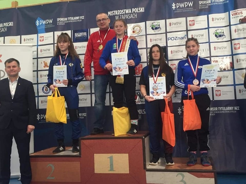 Zapaśniczki z województwa lubelskiego wywalczyły sześć medali podczas mistrzostw Polski młodziczek Zobacz zdjęcia