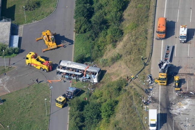 Wypadek pod Dreznem na A4. Zmarła 11 ofiara wypadku polskiego autokaru i busa [ZDJĘCIA]