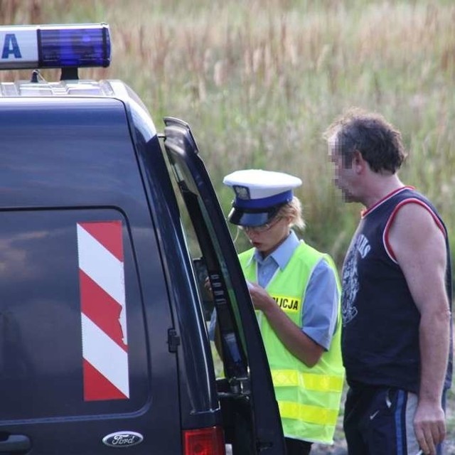 55-letni kierowca BMW miał ponad 2,3 promila alkoholu w wydychanym powietrzu.