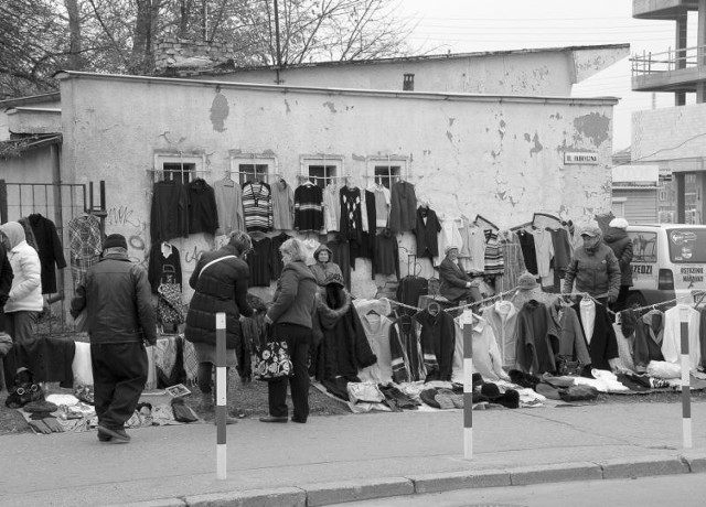 Skoro niemal wszyscy kandydaci zapowiadają rozwój drobnego handlu bazarowego, to osoby handlujące przy Jurowieckiej mogą to robić bez obaw.