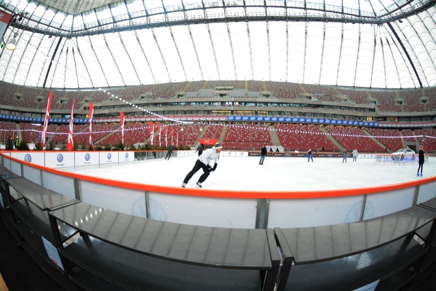 Tak wygląda lodowisko na stadionie w Warszawie czyli Zimowy...