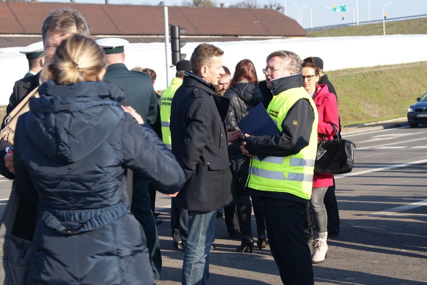 Parę minut po dwunastej nastąpiło symboliczne przeciecie...