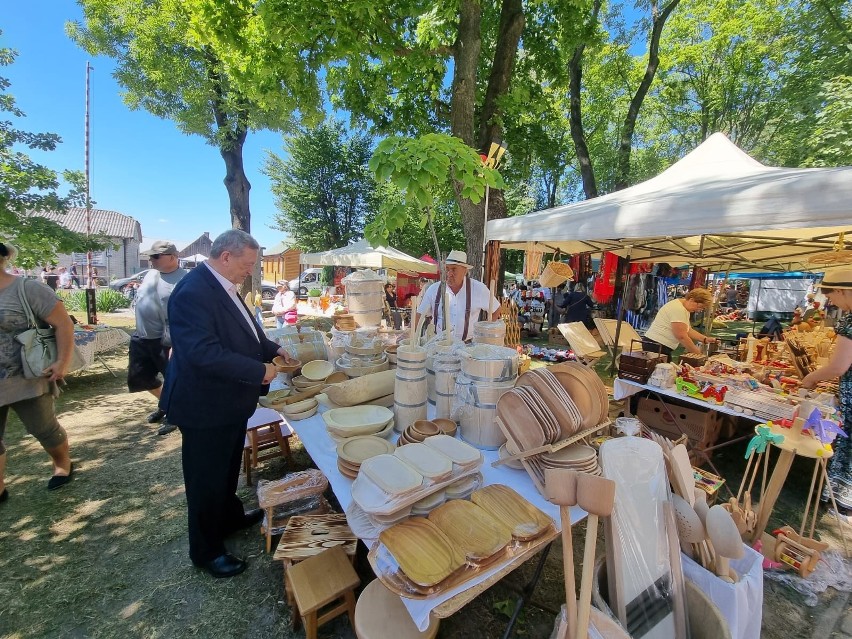 Jubileuszowy Jarmark Pawłowski przyciągnął tłumy miłośników folkloru,  tradycji ludowych i ginących zawodów. Zobacz zdjęcia