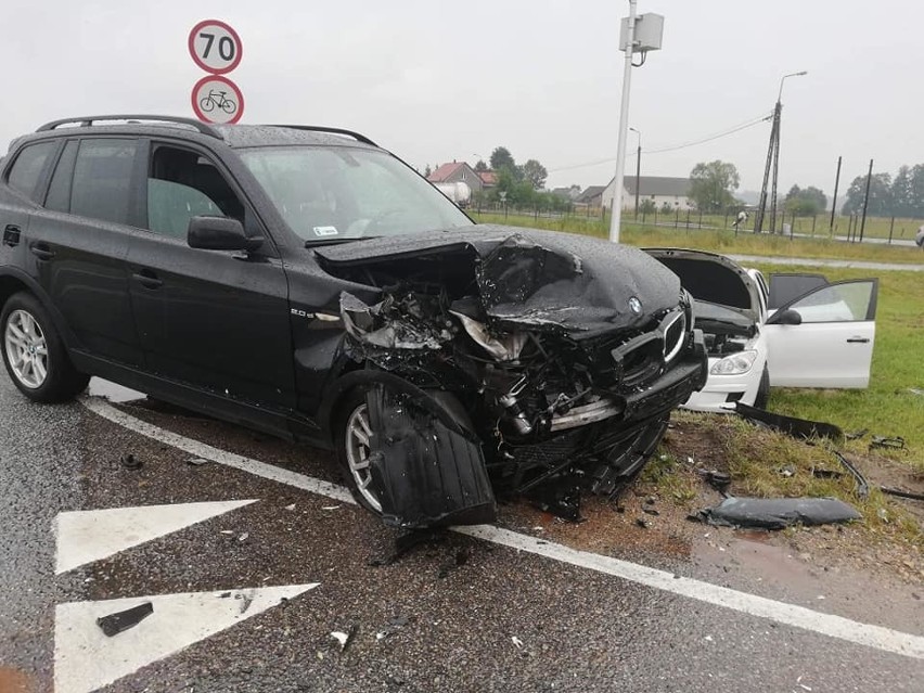 Wypadek w Brańsku. Na DK66 zderzyły się BMW i hyundai. Dwie osoby ranne [ZDJĘCIA]