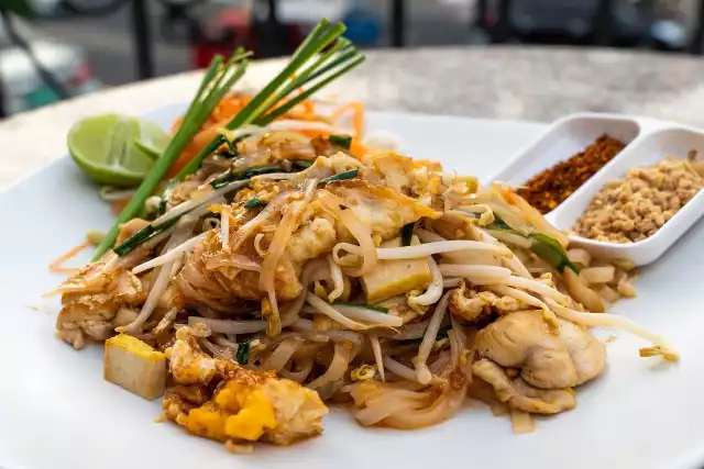 Zobacz restauracje i bary azjatyckie, które serwują najlepszy pad thai. Te miejsce polecają nasi czytelnicy --->