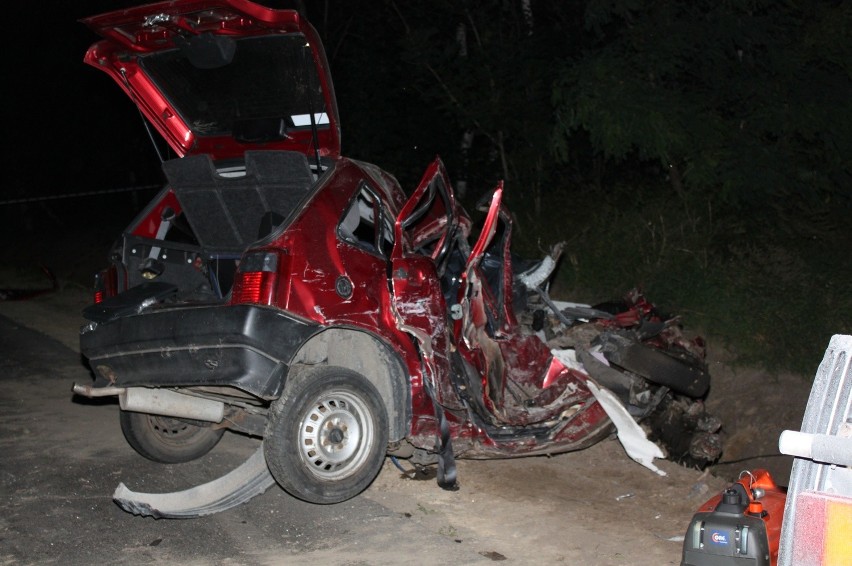 Ujma Duża (pow. Aleksandrów Kujawski) Trzy osoby zginęły w zderzeniu samochodu osobowego z ciężarówką