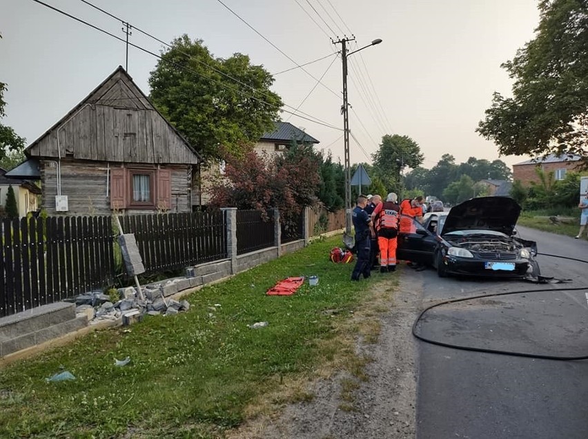 Wypadek pod Wierzbicą. Kierowca był nietrzeźwy i nie miał uprawnień do kierowania