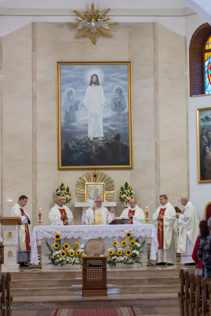 Uroczystość Odpustowa w parafii Przemienienia Pańskiego w Kielcach - Białogonie. Homilię wygłosił ksiądz Dariusz Gącik. Zobaczcie zdjęcia