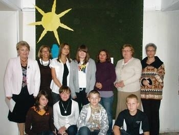 Laureaci z nauczycielami Fot. z archiwum szkoły Fot. Ewa Tyrpa