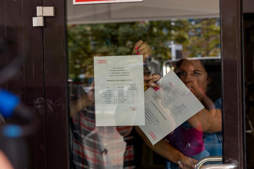 O godz. 10 w poniedziałek szkoły wywiesiły ostateczne listy...