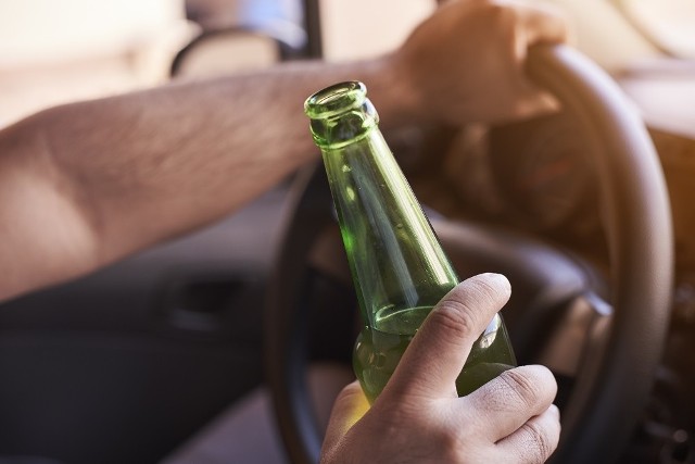 W II kwartale br. najwięcej przypadków jazdy po spożyciu napojów procentowych w ciągu jednego dnia, 526, odnotowano 11 kwietnia (wtorek)