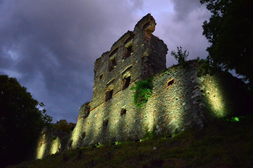 Magiczny wieczór w Międzygórzu w gminie Lipnik. Ruiny zamku tłem koncertu. Zobacz zdjęcia