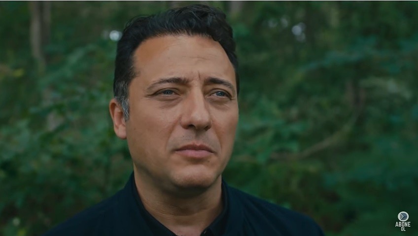 "Meandry uczuć". Kim jest serialowy Ryza, czyli Yiğit Özşener? Poznaj bliżej tego tureckiego aktora! [ZDJĘCIA]