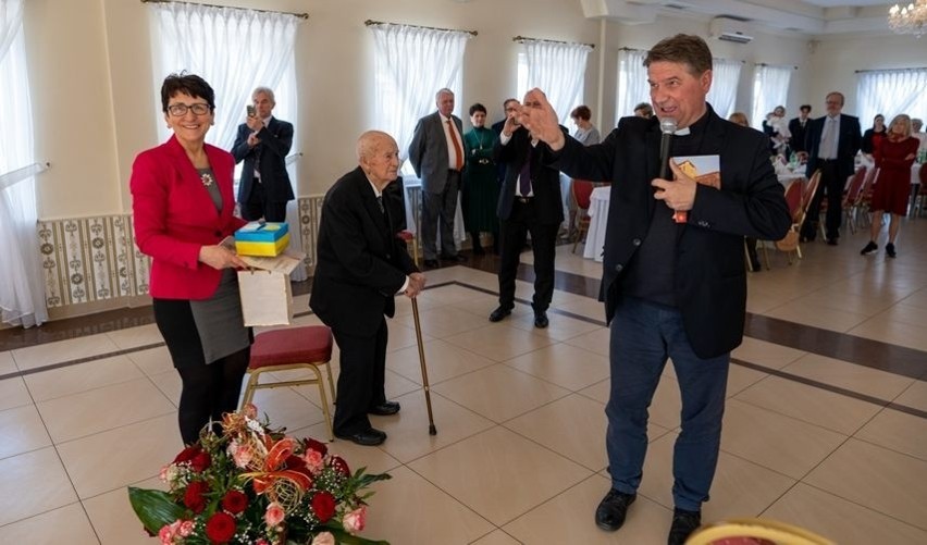 Zaręby Kościelne. Setne urodziny Ryszarda Jabłońskiego z Zarąb Kościelnych. 3.04.2022. Zdjęcia