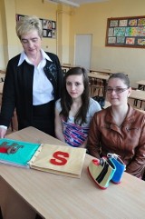 Książeczka i buciki ze szkoły w Radomiu dla niewidomych dzieci w Laskach (zdjęcia)