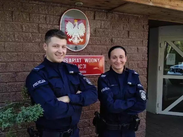 Sierżant sztabowa Karolina Kunkel i sierżant Wiktor Pawłowski uratowali życie kobiecie