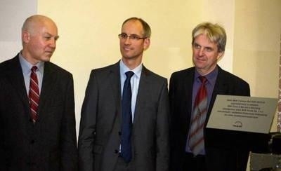 Dr Alexander Susanek, dyrektor MAN Trucks (w środku), z prawej dziekan Wydziału Mechanicznego PK prof. Leszek Wojnar, z lewej prof. Marek Brzeżański, kierownik Katedry Silników Spalinowych FOT. JERZY CISEK