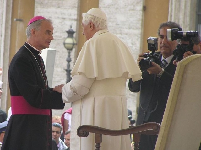 Ksiądz biskup Marian Florczyk w czasie audiencji generalnej miał okazję porozmawiać z papieżem Benedyktem XVI.
