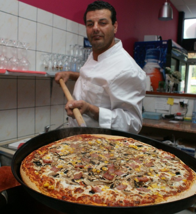 Prawdziwą włoską pizzę dla zwycięzców konkursu przygotuje Giovanni Mazzarino, właściciel Pizzeri Siciliana "Di Mazzarino&#8221; przy ulicy Klonowej 55d.