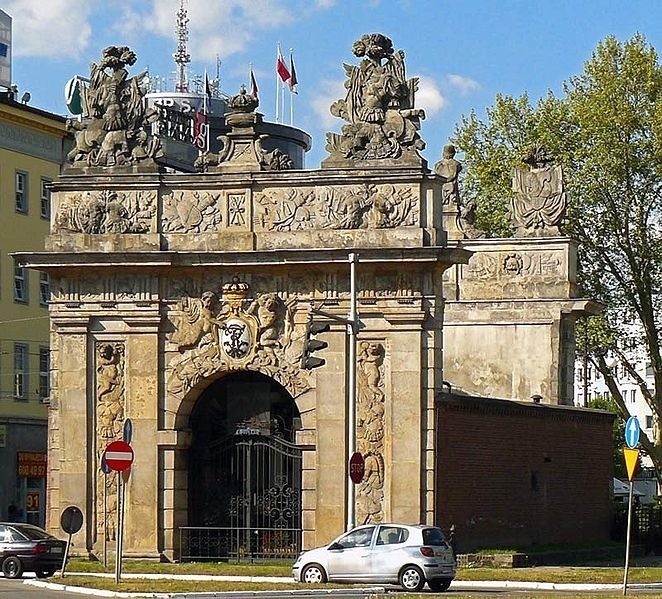 Brama Królewska leży na Złotym Szlaku Spacerowym Szczecina.