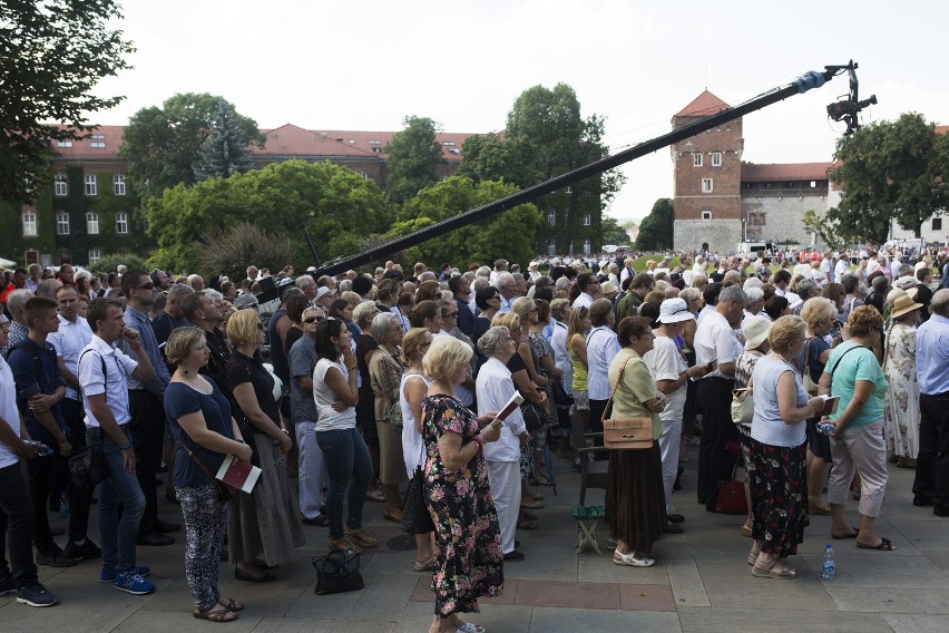 Kraków. Kardynał spoczął na Wawelu [ZDJĘCIA, WIDEO]