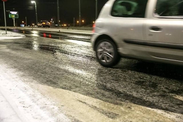 Synoptycy ostrzegają przed marznącą mżawką, która w Lubuskiem może powodować gołoledź.