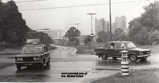 Zapraszamy do obejrzenia drugiego zestawu zdjęć Michała Kokota, który ozdabiał "Nowości" swoimi pięknymi fotografiami od końca lat 60. do końca lat 70. Zobaczą tu Państwo wiele miejsc doskonale znanych, ale jakże dziś innych! Miłego spaceru po Toruniu sprzed lat!