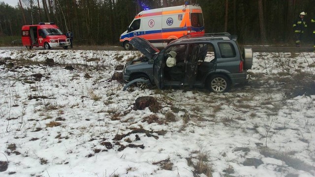 Wypadek w miejscowości Planty w okolicy Michałowa. Auto wpadło do rowu. Strażacy zabezpieczyli teren