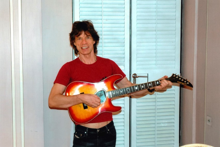 Gitara elektryczno-akustycznej Micka Jaggera została...