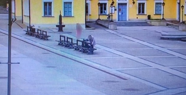 Białystok. 67-latka znalazła portfel i ukradła z niego 7 tys. zł. Nie spodziewała się, że wszystko zarejestrowały kamery miejskie