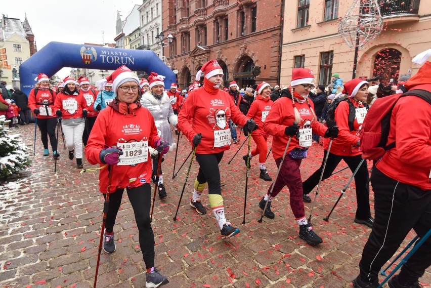 Półmaraton Świętych Mikołajów - zdjęcia z trasy i mety