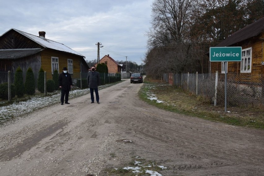 Tak obecnie wygląda droga w Jeżowicach.