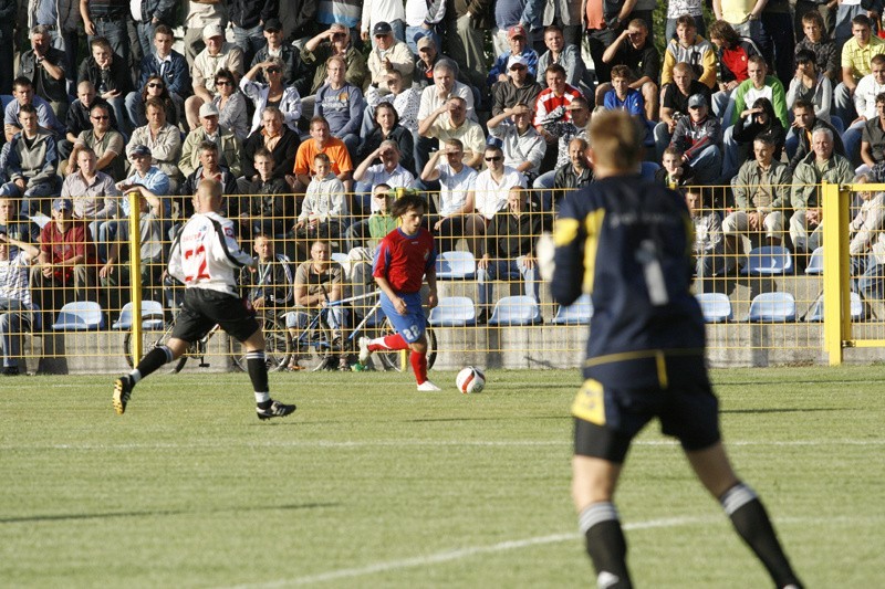 Bezbramkowym remisem zakonczyly sie III-ligowe derby regionu...