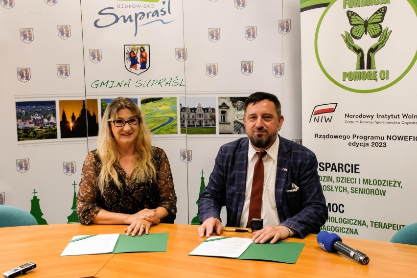 Fundacja "Pomogę Ci" podpisała porozumienie z gminą Supraśl. Wspólnie będą pomagać uchodźcom z Ukrainy 