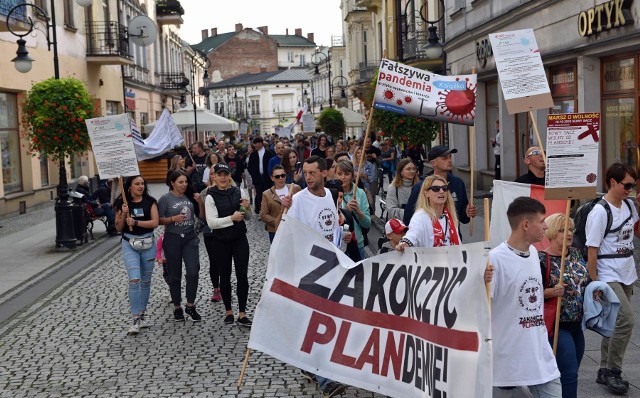 Nowosądecki „Marsz o wolność”  pod hasłem „Stop fałszywej pandemii”