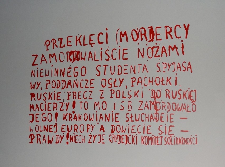 Kraków 1977 rok. Taki napis na murze ukazał się po śmierci...