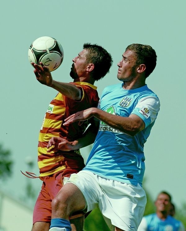 Jagiellończycy (żółto-czerwone stroje) podobnie jak przed rokiem znów okazali się lepsi w sparingu od Stomilu Olsztyn. Wówczas wygrali 1:0, a wczoraj 2:1.